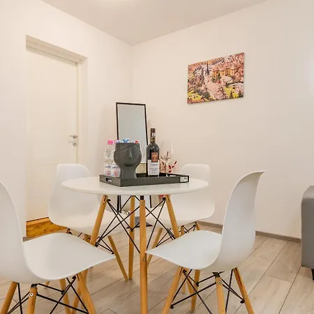 아파트 Republicii Quiet Courtyard 브라쇼브