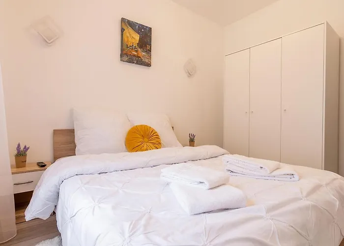 Republicii Quiet Courtyard *